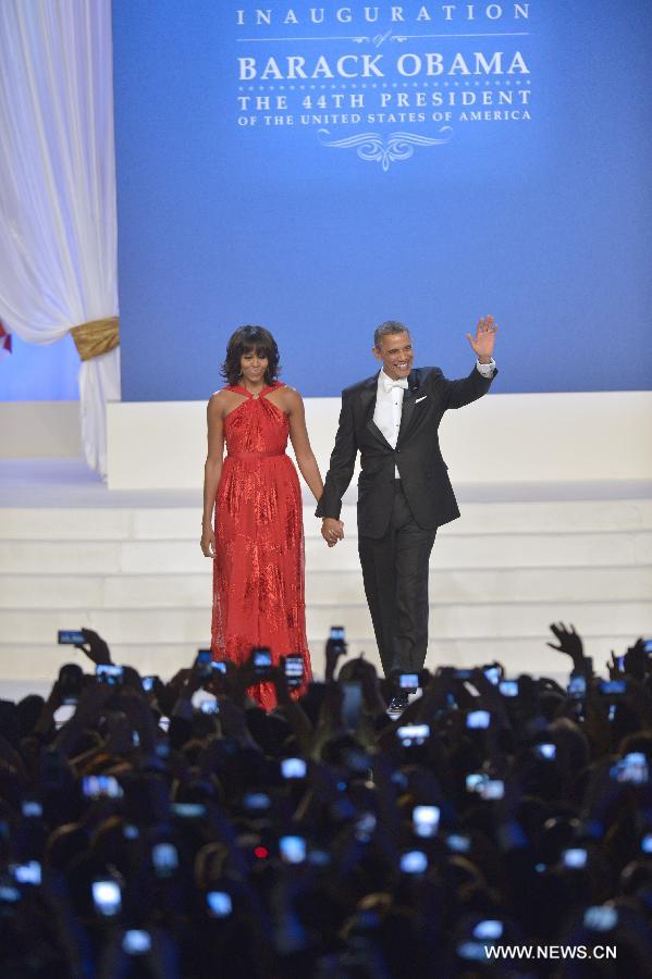 U.S. President Barack Obama and First Lady Michelle Obama attend the official Inaugural ball in Washington D.C., capital of the United States, Jan. 21, 2013. (Xinhua/Jun Zhang) 