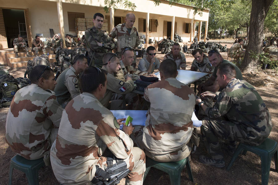 The photo released on Jan. 16, 2013 by French Army Communications Audiovisual office (ECPAD) shows French soldiers preparing their ammunitions at the military airbase in Bamako, Mali. French ground forces were heading towards Mali's northern region to help local authorities to retake the area from Islamist rebels, Defense Minister Jean-Yves Le Drian said Wednesday. (Xinhua/ECPAD)