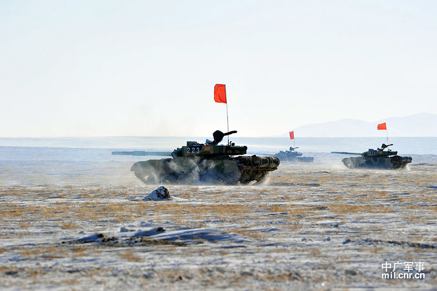 The Beijing Military Area Command (MAC) of the Chinese People's Liberation Army (PLA) organized a large-scale winter actual-troop drill in Zhurihe military training base from Jan. 8 to 18, 2013, so as to greatly improve the actual-combat capability of the troops in the cold weather. （mil.cnr.cn/Zhang Kunping, Zhang Leifeng, Gao Bo, Cheng Jianfeng, Wang Guohong）