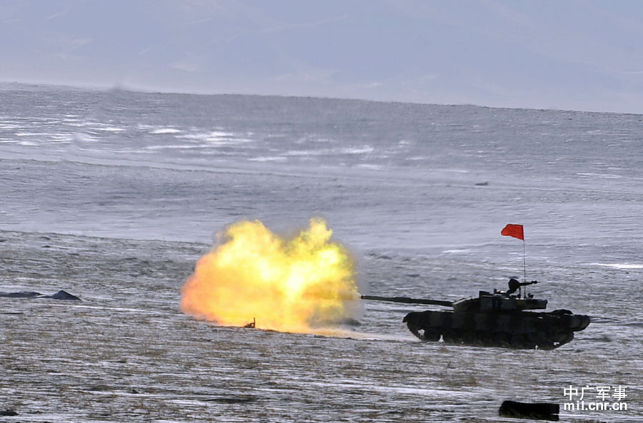 The Beijing Military Area Command (MAC) of the Chinese People's Liberation Army (PLA) organized a large-scale winter actual-troop drill in Zhurihe military training base from Jan. 8 to 18, 2013, so as to greatly improve the actual-combat capability of the troops in the cold weather. （mil.cnr.cn/Zhang Kunping, Zhang Leifeng, Gao Bo, Cheng Jianfeng, Wang Guohong）