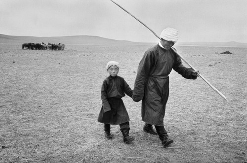 Farmers through lens of Marc Riboud 