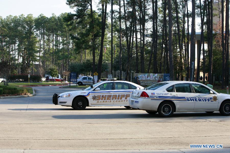 Policemen guard around the campus of Lone Star College in north Houston, the United States, Jan. 22, 2013. Three people, including a suspect, have been shot on the Lone Star College north campus in Houston on Tuesday, as a result of an argument between a student and a man, authorities said. (Xinhua/Song Qiong)