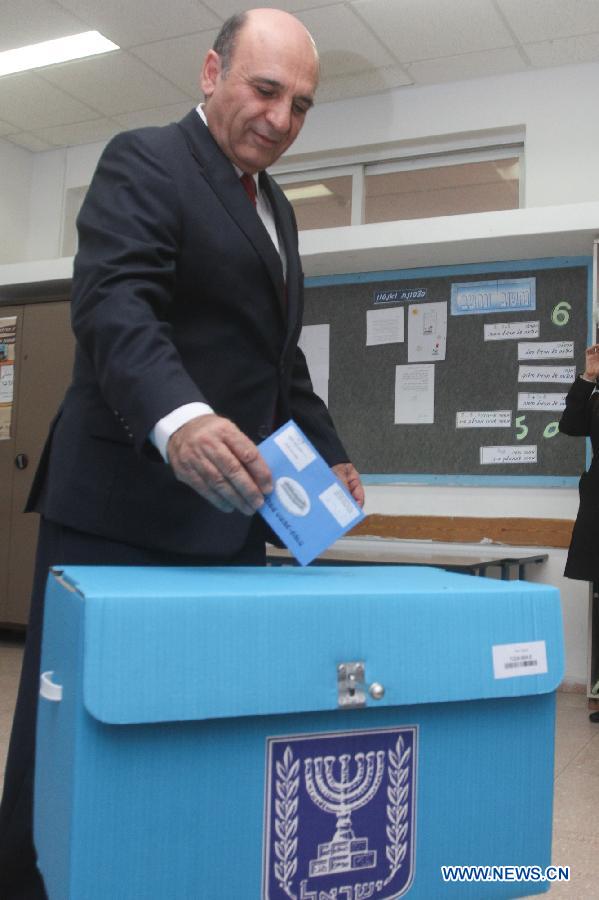 Shaul Mofaz, leader of the Kadima party, casts his ballot at a polling station during the parliamentary election in Kochav Yair, Israel, on Jan. 22, 2013. Israel held parliamentary election on Tuesday. (Xinhua/Jini)