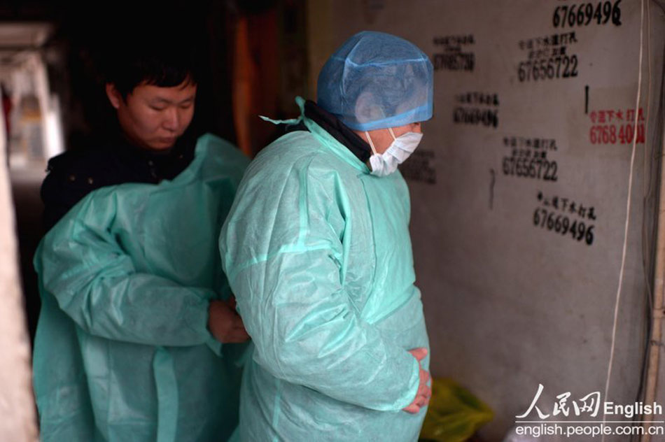 Mummified bodies of a mother and her son were found two years after their death in a flat in Beijing on Monday morning. The police have started investigation into their death. According to the neighbors, the mother was around 40 years old and the son born in 2005 was very lovely. “It’s been almost two years since the last time we saw them,” said a neighbor. It was also said that the boy’s father did not show up in recent years. (Photo/CFP)