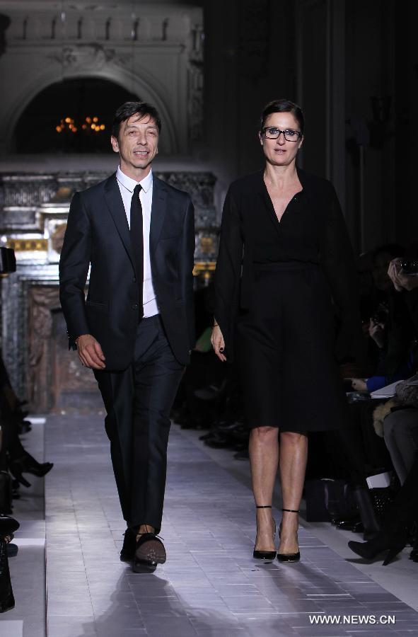 Italian designers Maria Grazia Chiuri and Pier Paolo Picciolo appear at the end of Valentino Spring/Summer 2013 Haute Couture fashion show in Paris, France, Jan. 23, 2013. (Xinhua/Gao Jing) 