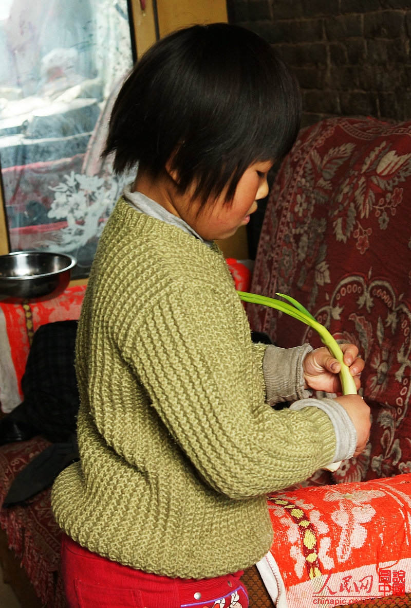 Liqing prepares the dinner.(Photo/People's Daily Online)