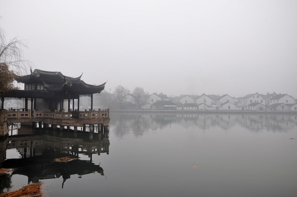 Located at the northeast of Suzhou, Jiangsu Province, the Lion Grove Garden is famous for the Taihu rocks in various shapes which are said to resemble lions, especially the large and labyrinthine grotto of rocks at the garden's center. It is recognized with other classical Suzhou gardens as a UNESCO World Heritage Site. Together with other three gardens, including Blue Wave Pavilion (Canglang Ting), Lingering Garden (Liu Yuan) and Humble Administrator's Garden (Zhuozheng Yuan), the Lion Grove Garden is one of the four most famous and representative gardens of ancient classical style in Suzhou City. (China.org.cn / Yuan Fang)