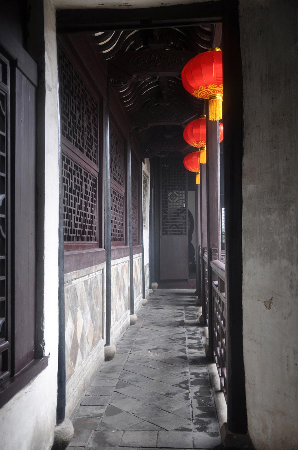 Located at the northeast of Suzhou, Jiangsu Province, the Lion Grove Garden is famous for the Taihu rocks in various shapes which are said to resemble lions, especially the large and labyrinthine grotto of rocks at the garden's center. It is recognized with other classical Suzhou gardens as a UNESCO World Heritage Site. Together with other three gardens, including Blue Wave Pavilion (Canglang Ting), Lingering Garden (Liu Yuan) and Humble Administrator's Garden (Zhuozheng Yuan), the Lion Grove Garden is one of the four most famous and representative gardens of ancient classical style in Suzhou City. (China.org.cn / Yuan Fang)