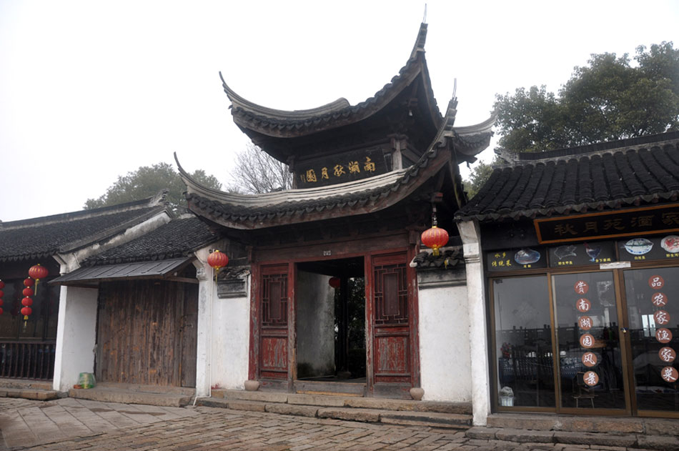 Located at the northeast of Suzhou, Jiangsu Province, the Lion Grove Garden is famous for the Taihu rocks in various shapes which are said to resemble lions, especially the large and labyrinthine grotto of rocks at the garden's center. It is recognized with other classical Suzhou gardens as a UNESCO World Heritage Site. Together with other three gardens, including Blue Wave Pavilion (Canglang Ting), Lingering Garden (Liu Yuan) and Humble Administrator's Garden (Zhuozheng Yuan), the Lion Grove Garden is one of the four most famous and representative gardens of ancient classical style in Suzhou City. (China.org.cn / Yuan Fang)