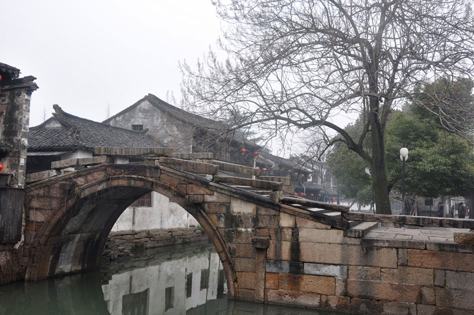 Located at the northeast of Suzhou, Jiangsu Province, the Lion Grove Garden is famous for the Taihu rocks in various shapes which are said to resemble lions, especially the large and labyrinthine grotto of rocks at the garden's center. It is recognized with other classical Suzhou gardens as a UNESCO World Heritage Site. Together with other three gardens, including Blue Wave Pavilion (Canglang Ting), Lingering Garden (Liu Yuan) and Humble Administrator's Garden (Zhuozheng Yuan), the Lion Grove Garden is one of the four most famous and representative gardens of ancient classical style in Suzhou City. (China.org.cn / Yuan Fang)