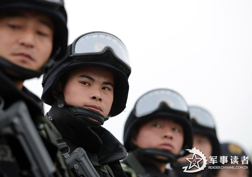 Special operation members are in comprehensive military training. (China Military Online/Li Ke)