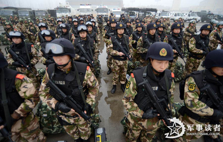 Special operation members are in comprehensive military training. (China Military Online/Li Ke)