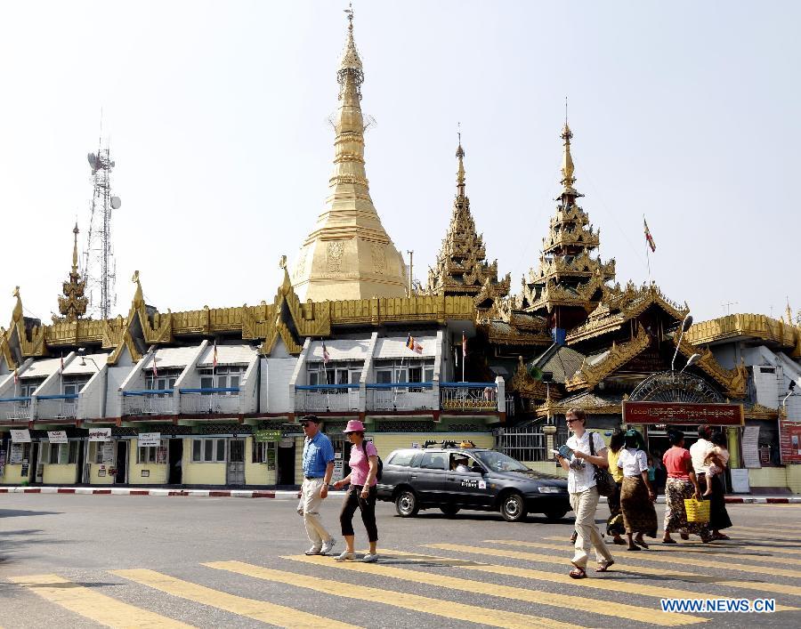 Tourists visit downtown Yangon, Myanmar, on Jan. 24, 2013. Significant reforms and increased exchanges with the international community brought Myanmar over one million person-time of foreign tourists in 2012. (Xinhua/U Aung)