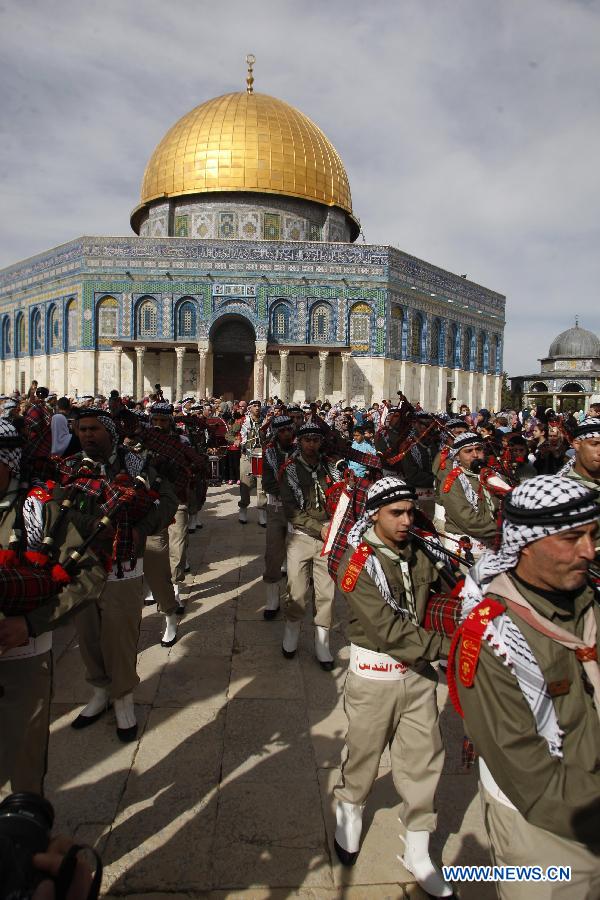 Palestinians take part in a ceremony commemorating the birth of Prophet Mohammed, known in Arabic as "Mawlid al-Nabawi" outside the Dome of the Rock the Al-Aqsa mosque compound, Islam's third holiest site, in the old city of Jerusalem Jan. 24, 2013.(Xinhua/Muammar Awad)