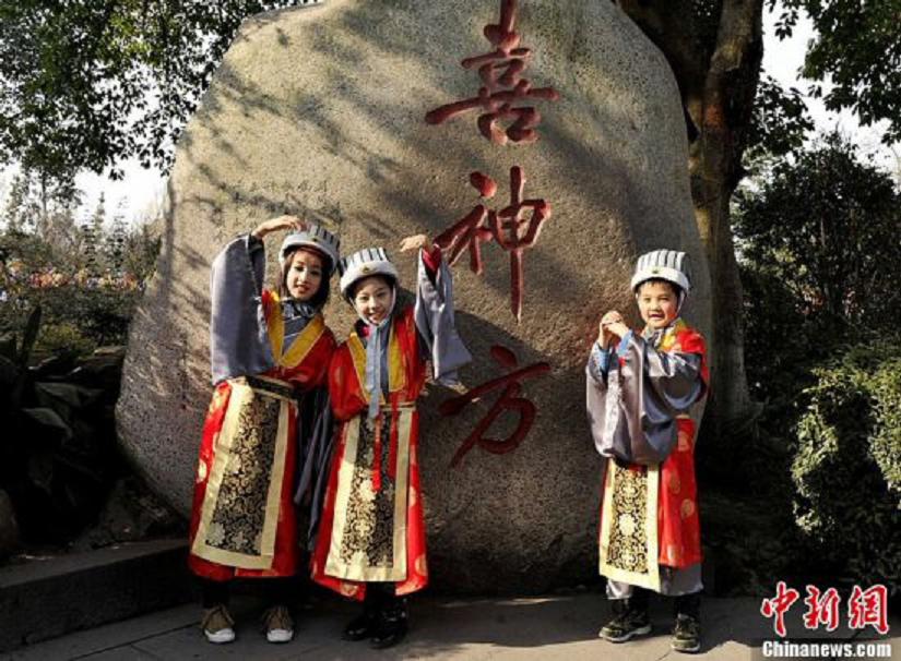 Children in costumes of "God of Happiness" meet the media in the Wuhou Memorial Temple in Chengdu, Sichuan Province, January 24, 2013. They will perform at a temple fair during the Spring Festival.  (Photo: CNS/An Yuan)