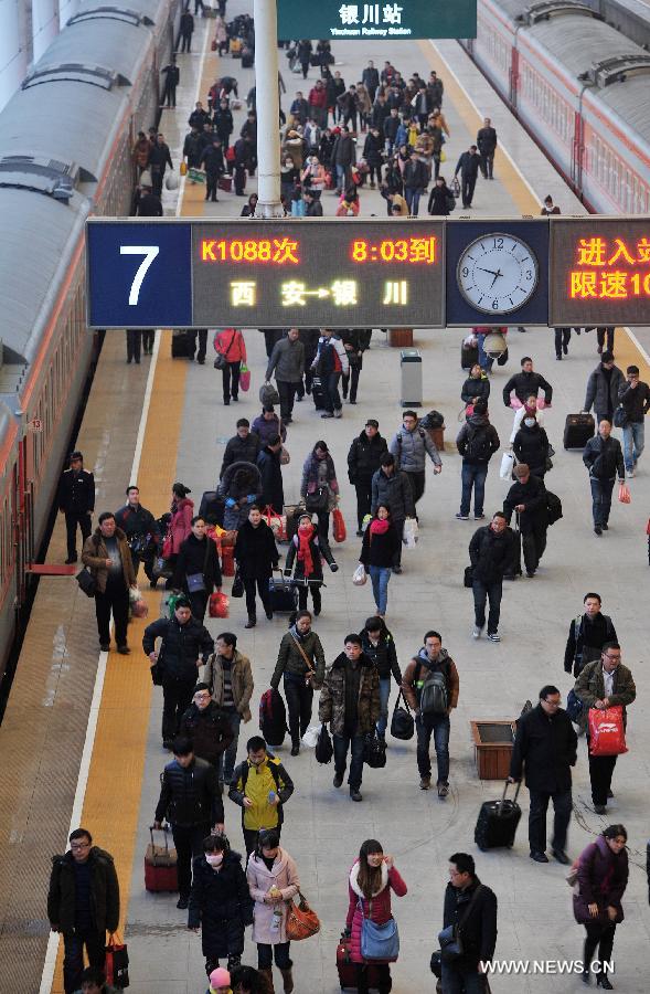 Passengers get off a train after arriving at the Yinchuan Railway Station in Yinchuan, capital of northwest China's Ningxia Hui Autonomous Region, Jan. 26, 2013. The 40-day Spring Festival travel rush started on Saturday. The Spring Festival, which falls on Feb. 10 this year, is traditionally the most important holiday of the Chinese people. It is a custom for families to reunite in the holiday, a factor that has led to massive seasonal travel rushes in recent years as more Chinese leave their hometowns to seek work elsewhere. Public transportation is expected to accommodate about 3.41 billion travelers nationwide during the holiday, including 225 million railway passengers, (Xinhua/Peng Zhaozhi)