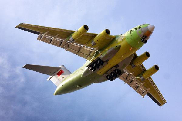 China on Saturday successfully tests its first domestically made jumbo airfreighter, Yun-20, or Transport-20, a multi-function plane for long-distance transport of cargo and passengers. (Photo/Xinhua)