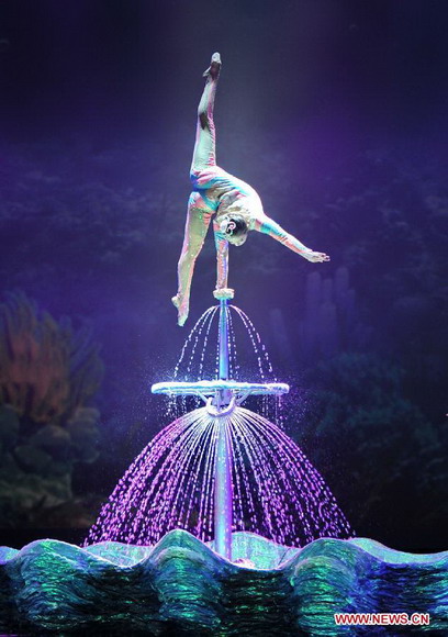 An actress performs acrobatics during a live show at a scenic resort in Changbaishan of northeast China's Jilin Province, Jan. 26, 2013. A live show reflecting the folk culture derived from the Changbai Mountains area was staged here on Saturday. The show presented the audience with dances, acrobatics, magic performances. (Xinhua/Zhang Nan)