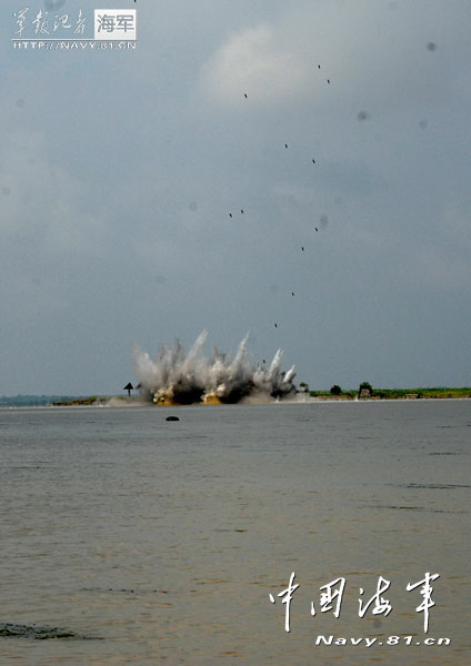 The aviation regiment conducts air raid drill in southern China. (Photo/ Navy.81.cn)