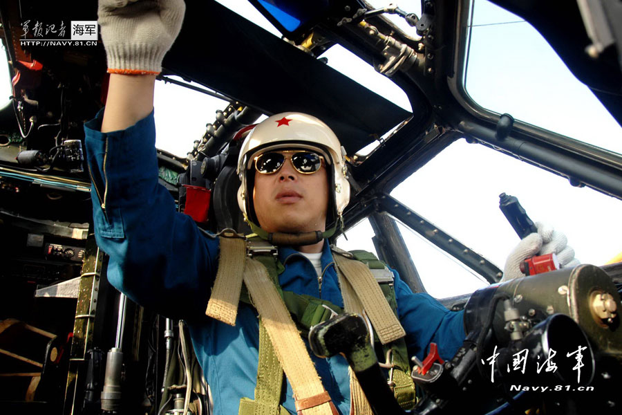 The aviation regiment conducts air raid drill in southern China. (Photo/ Navy.81.cn)