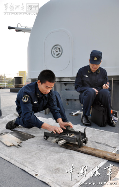 Recently, the officers and men of a landing ship flotilla under the South China Sea Fleet of the Navy of the Chinese People's Liberation Army (PLA) organized military skill competitions，in a bid to comprehensively improve its military training.(chinamil.com.cn/Gan Jun, Xu Miaobo and Shao Zhaojun)