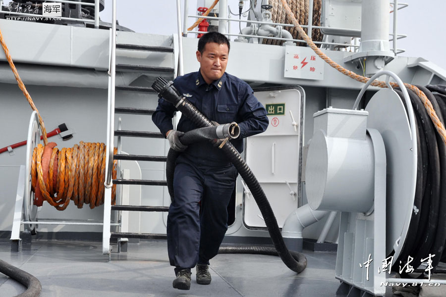 Recently, the officers and men of a landing ship flotilla under the South China Sea Fleet of the Navy of the Chinese People's Liberation Army (PLA) organized military skill competitions，in a bid to comprehensively improve its military training.(chinamil.com.cn/Gan Jun, Xu Miaobo and Shao Zhaojun)