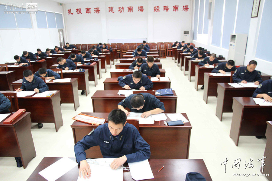 Recently, the officers and men of a landing ship flotilla under the South China Sea Fleet of the Navy of the Chinese People's Liberation Army (PLA) organized military skill competitions，in a bid to comprehensively improve its military training.(chinamil.com.cn/Gan Jun, Xu Miaobo and Shao Zhaojun)