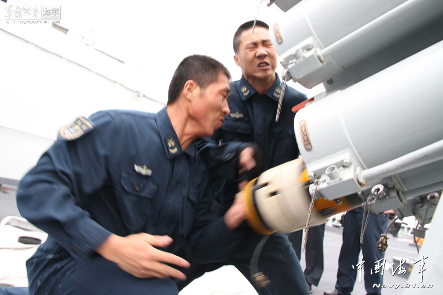 Recently, the officers and men of a landing ship flotilla under the South China Sea Fleet of the Navy of the Chinese People's Liberation Army (PLA) organized military skill competitions，in a bid to comprehensively improve its military training.(chinamil.com.cn/Gan Jun, Xu Miaobo and Shao Zhaojun)