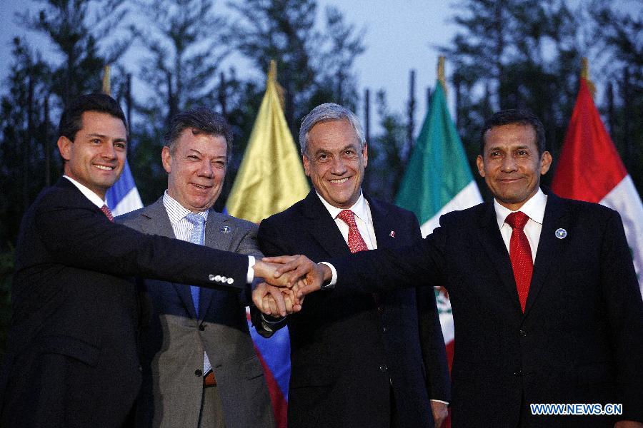 Mexican President Enrique Pena Nieto, Colombia's President Juan Manuel Santos, Chile's President Sebastian Pinera and Peruvian President Ollanta Humala (From L to R) are seen at a news conference after their meeting during the Community of Latin American and Caribbean States (CELAC) Summit breaks in Santiago, capital of Chile, on Jan. 27, 2013. (Xinhua/AGENCIA UNO) 