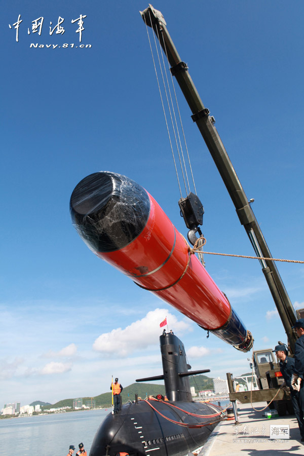  A Submarine flotilla of the South Sea Fleet under the Navy of the Chinese People's Liberation Army (PLA) innovates the rapid support methods to shorten the technical preparation time for torpedo by 20 percent. (navy.81.cn/Zhou Yancheng, Liuqian)