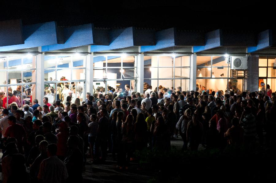 People mourn the dead at the Santa Maria Municipal Sports Center, in Santa Maria, Brazil, on Jan. 28, 2013. (Xinhua/AGENCIA ESTADO) 