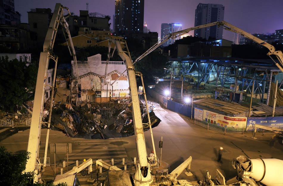 Several buildings collapsed on Monday afternoon after a subsidence at a road junction in Liwan district of downtown Guangzhou. The subsidence occurred again at around 9 p.m. (Photo/Image China)