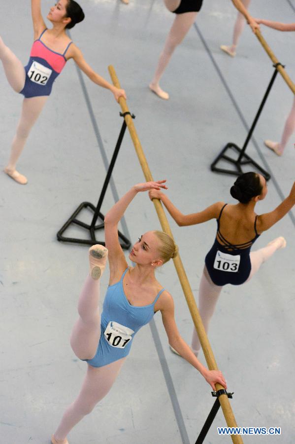 Dancers take part in the 41st international ballet competition in Lausanne, Switzerland, on Jan. 28, 2013. (Xinhua/Wang Siwei) 