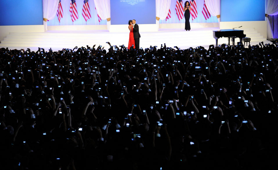 U.S. President Barack Obama and First Lady Michelle Obama dance during the official Inaugural ball in Washington D.C., Jan. 21, 2013. (Xinhua/Zhang Jun)