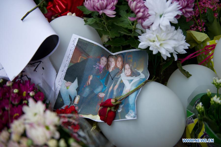 A photo of victims is seen in front of the Kiss nightclub in Santa Maria, Brazil, Jan. 29, 2013. A total of 231 people died in a fire that swept through a nightclub in the city of Santa Maria, in Rio Grande do Sul state, southern Brazil Saturday night. (Xinhua/Weng Xinyang)