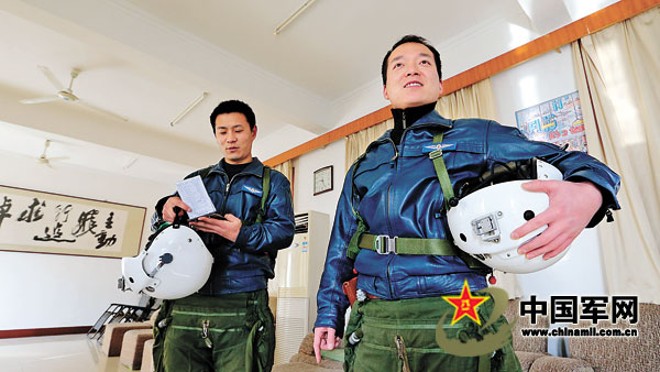 The fighters of an aviation division of the air force under the Nanjing Military Area Command (MAC) of the Chinese People's Liberation Army (PLA) took off emergently to carry out combat-readiness patrolling task on January 19, 2013. (chinamil.com.cn/Lu Hui, Ben Daochun and Qiao Tianfu)