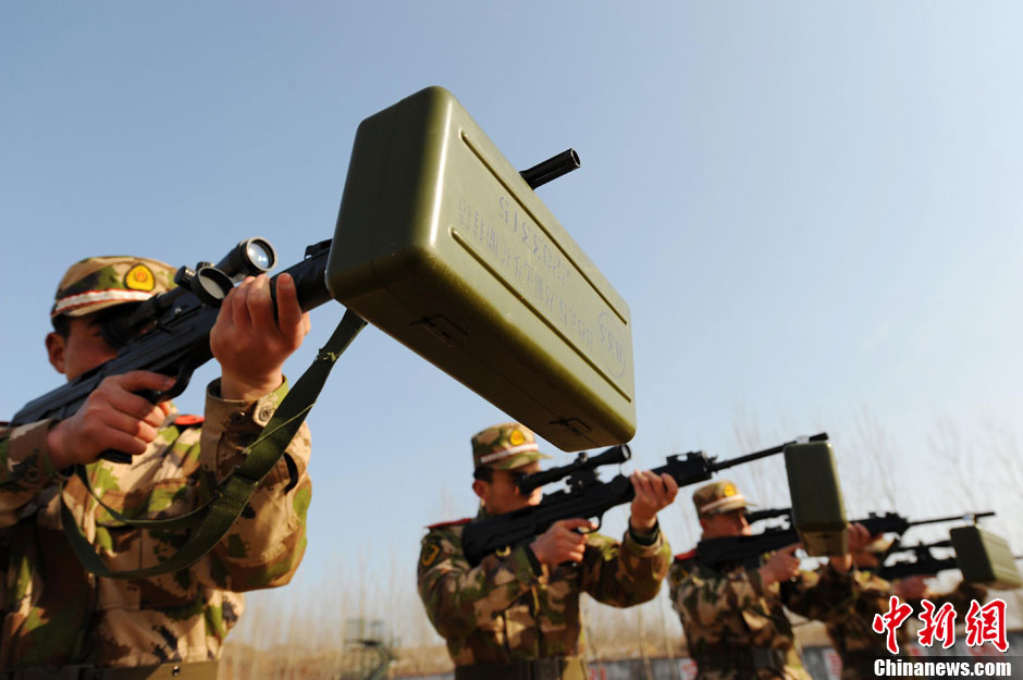 Snipers trains themselves into holding the guns steadily. In late January, snipers of the Armed Police detachment in Yantai of Shandong province conducted winter training. (Chinanews.com/ Sun Xiaofeng)