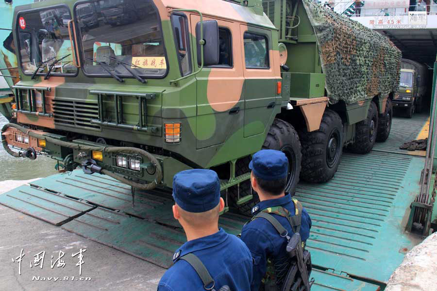 A shore-based missile regiment of the South Sea Fleet under the Navy of the Chinese People's Liberation Army (PLA) conducts military training. (navy.81.cn/Zhao Changhong, Shen Huayue)