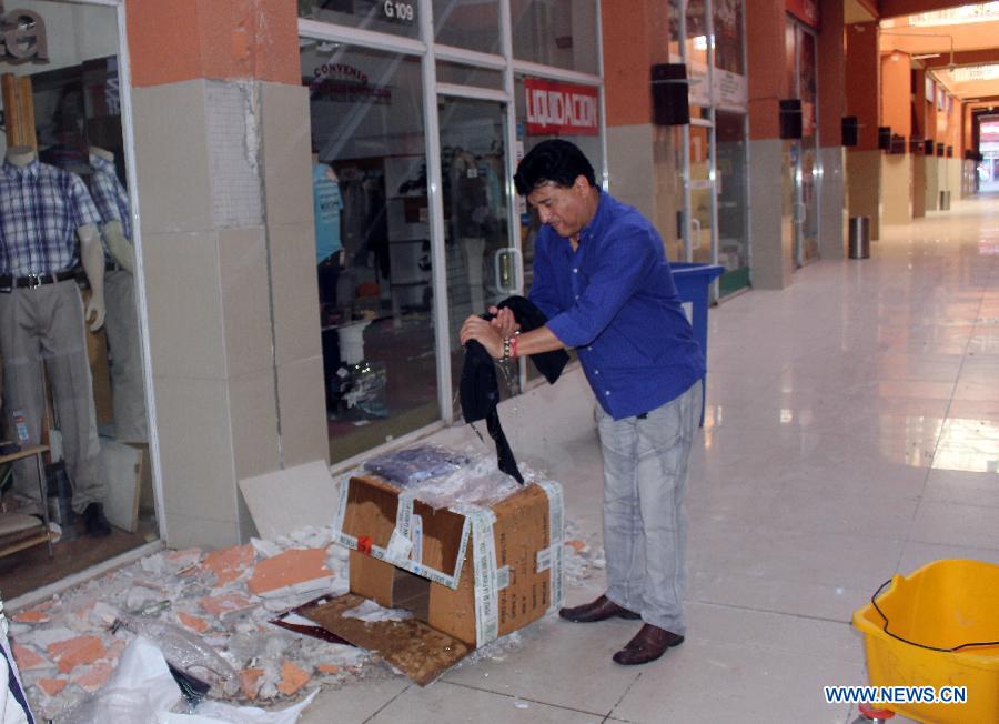 A man sweeps debris in a building after an earthquake at Copiapo City, Atacama, Chile, on Jan. 30, 2013. A 6.7-magnitude earthquake hit Chile at 4:15 a.m. Thursday (Beijing Time), according to the China Earthquake Networks Center. The epicenter was monitored at 28.1 degrees south latitude and 70.8 degrees west longitude with a depth of 30 km. (Xinhua/Claudio Lopez/AGENCIAUNO) 