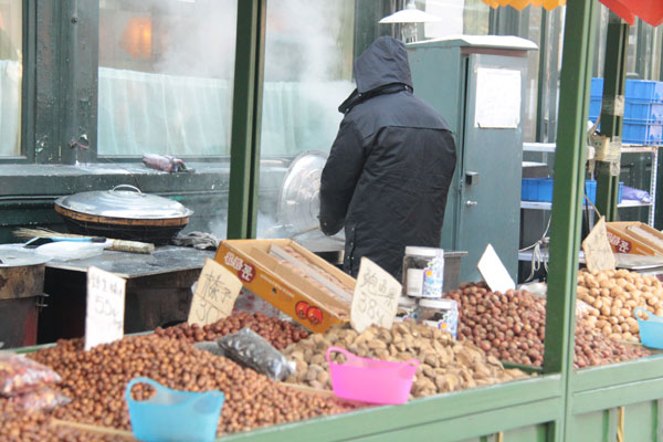 Food counters with various local nuts inside a store on Central Street in Harbin, northeast China's Heilongjiang Province, on December 17, 2012. [Photo: CRIENGLISH.com] 