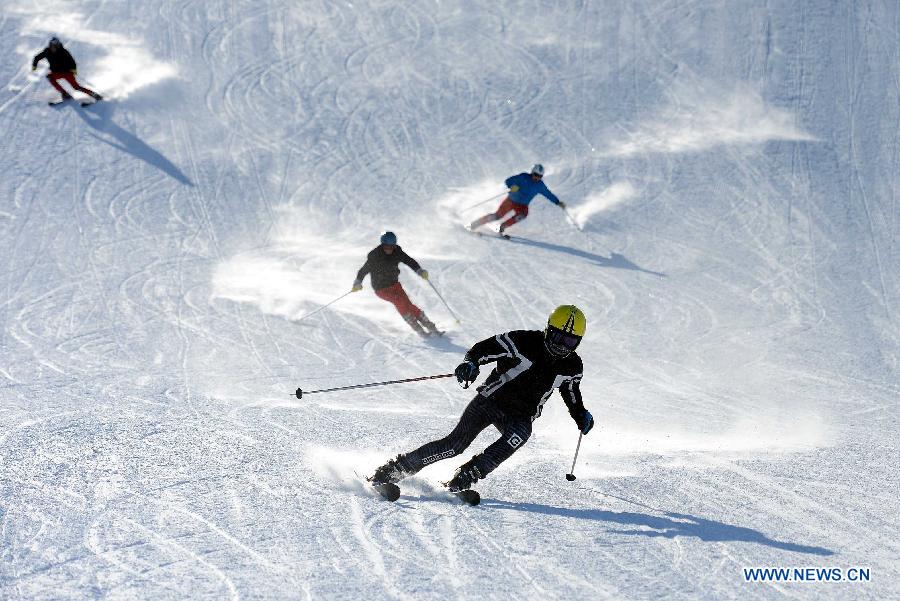 People ski at Jiangjunshan Ski Resort in Altay, northwest China's Xinjiang Autonomous Region, Jan. 31, 2013. Thanks to its snow and ice resources, Altay received 87,300 traveler trips from mid-October of 2012 to Jan. 22 this year with tourism revenues hitting 58.49 million yuan (9.4 million US dollars). (Xinhua/Sadat)