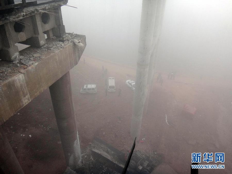 A photo taken on Feb. 1 shows the scene of the accident. At least four people died and eight others were injured after an expressway bridge partially collapsed due to a truck explosion Friday morning in Sanmenxia, central China's Henan province. (Xinhua/Xiao Meng)