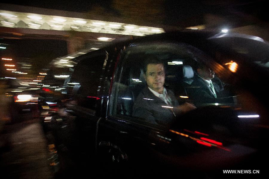 Mexico's President Enrique Pena Nieto (L) leaves the headquarters of Mexico's oil giant PEMEX after inspecting the explosion site in Mexico City, capital of Mexico, on Jan. 31, 2013. A powerful blast ripped through the landmark headquarters of Mexico's oil giant PEMEX in Mexico City on Thursday, killing 14 person, injuring more than 80 others and causing extensive damage to the building, according to local press.(Xinhua/Pedro Mera) 