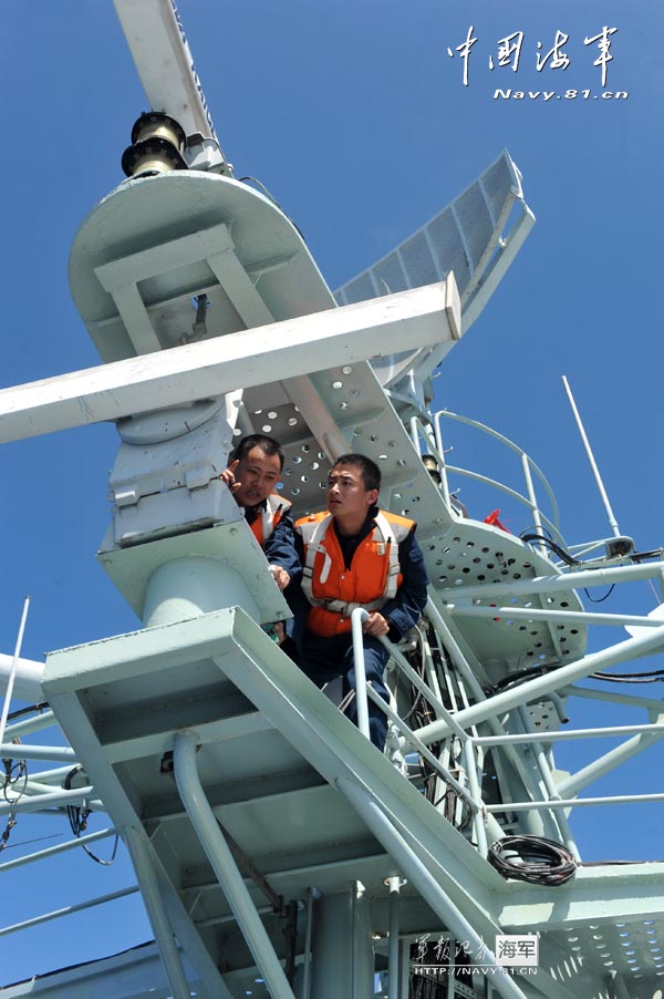 Recently two frigates of South Sea Fleet conduct drill and patrol in South China Sea in order to meet the demand of future maritime battles. (Photo/ Navy.81.cn)