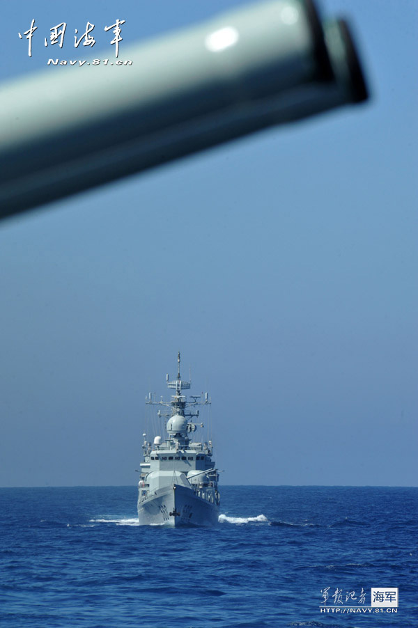 Recently two frigates of South Sea Fleet conduct drill and patrol in South China Sea in order to meet the demand of future maritime battles. (Photo/ Navy.81.cn)