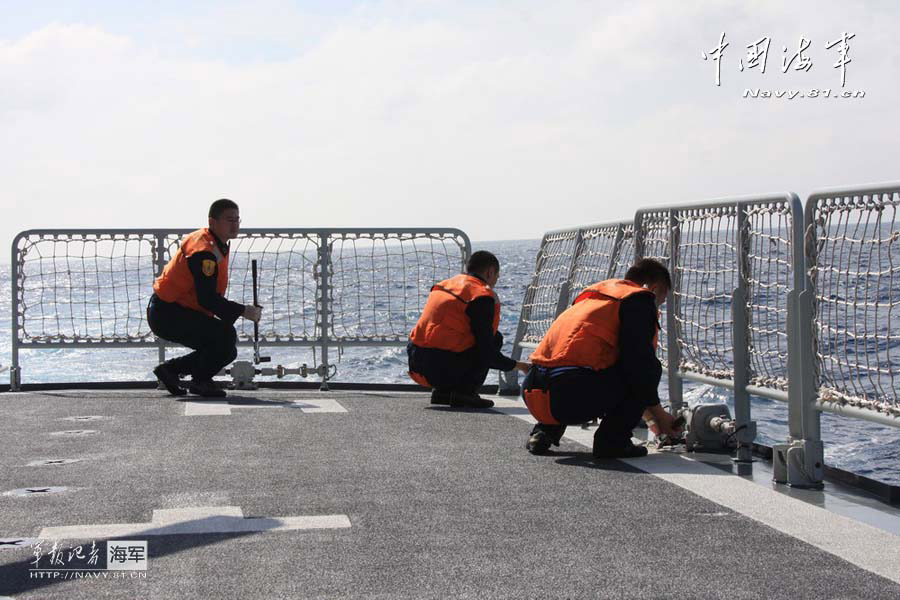 The joint maneuvering ship formation of the North Sea Fleet of the Navy of the Chinese People's Liberation Army (PLA) conducted an antisubmarine training with the guide of ship-borne helicopter in a sea area. (China Military Online/Ding Zengyi and Wang Lingshuo)