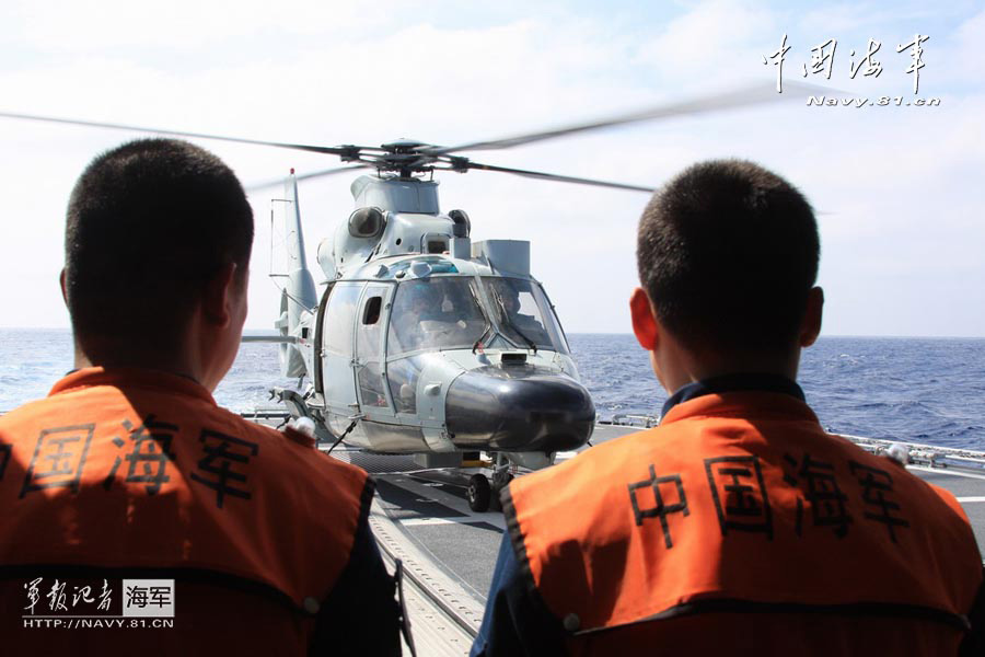 The joint maneuvering ship formation of the North Sea Fleet of the Navy of the Chinese People's Liberation Army (PLA) conducted an antisubmarine training with the guide of ship-borne helicopter in a sea area. (China Military Online/Ding Zengyi and Wang Lingshuo)