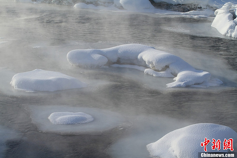 Photo shows the winter scenery of Kelan River at Altay County in Xinjiang Uygur Autonomous Region. (Photo/ Huang Xiaoming)