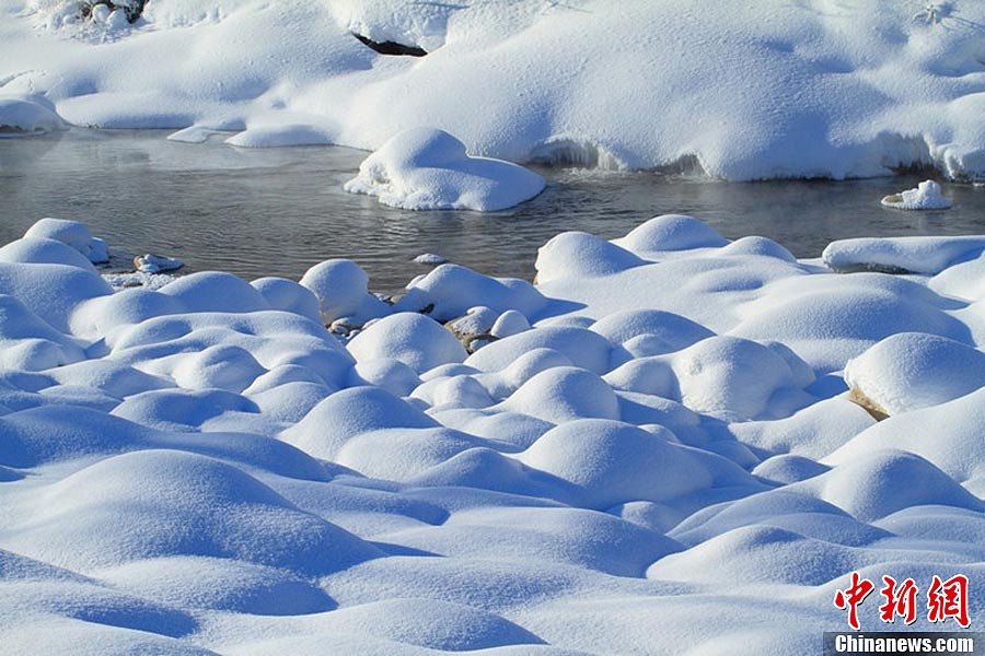 Photo shows the winter scenery of Kelan River at Altay County in Xinjiang Uygur Autonomous Region. (Photo/ Huang Xiaoming)