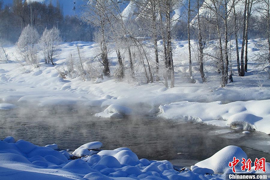 Photo shows the winter scenery of Kelan River at Altay County in Xinjiang Uygur Autonomous Region. (Photo/ Huang Xiaoming)